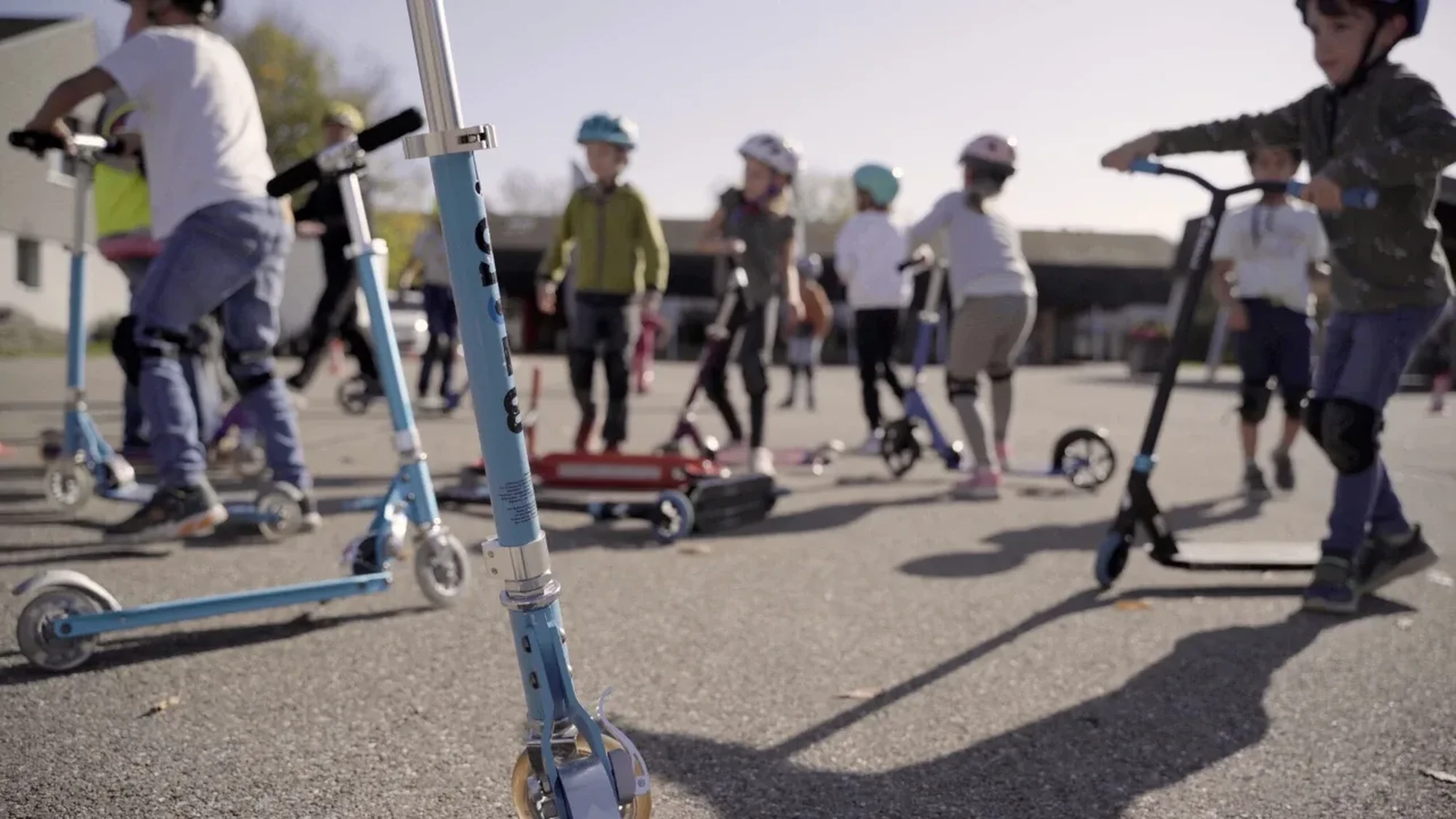 Micro scooter kids day 00 02 34 08 Standbild013 2048x1152